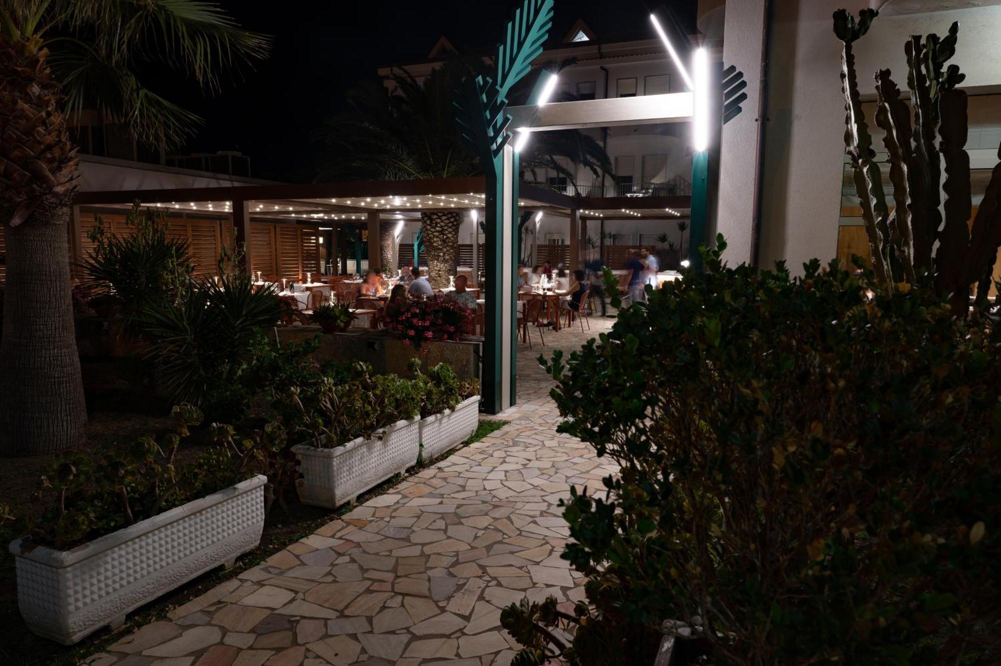 Hotel Garden Praia a Mare Exterior photo